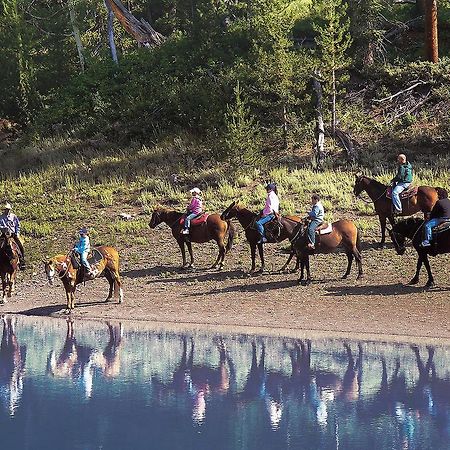 Parade Rest Ranch Hotel West Yellowstone Exterior photo