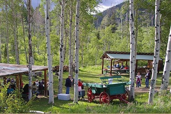 Parade Rest Ranch Hotel West Yellowstone Exterior photo