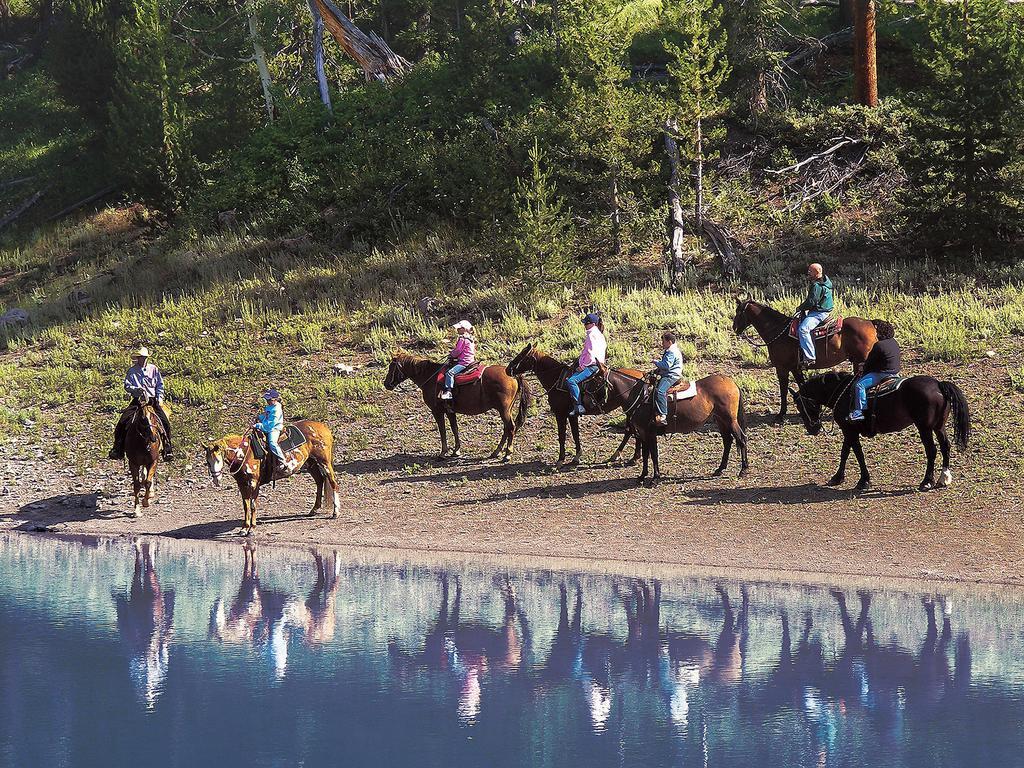 Parade Rest Ranch Hotel West Yellowstone Exterior photo